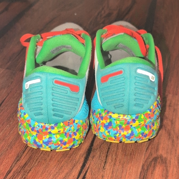 Brooks Light Blue Sneakers with Colorful Midsole and Bold Laces - Picture 3 of 5